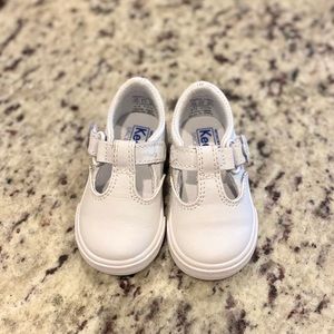 Toddler size 4.5 Daphne Keds shoes